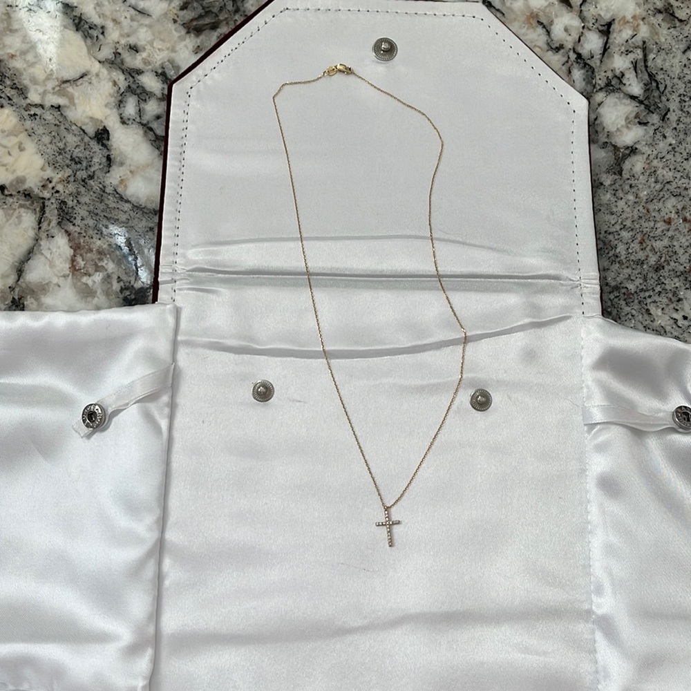 Diamond cross necklace small 14kyellow gold